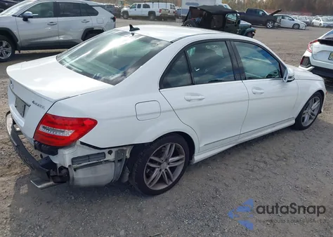 2013 Mercedes-Benz C 300 Sport 4Matic из США, поврежденный, VIN WDDGF8AB0DG144324